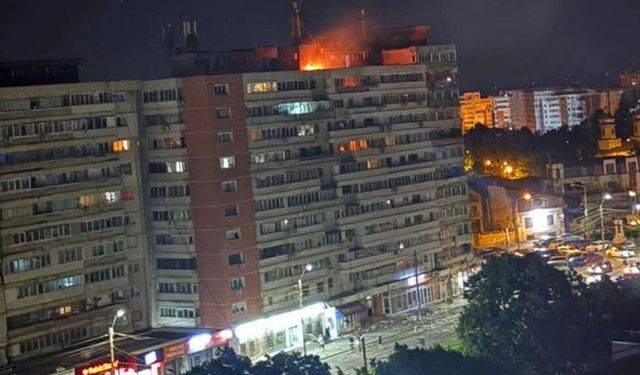 Romanya'da bir apartmana İHA düştü: Yaralılar var