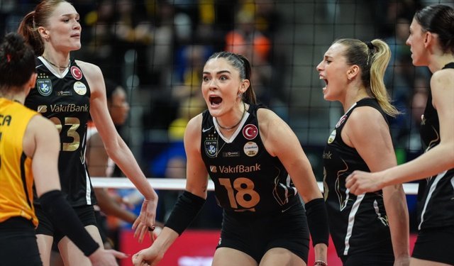 VakıfBank 7. kez Avrupa'nın zirvesinde: Eczacıbaşı Dynavit'i 3-1 yenerek şampiyon oldu