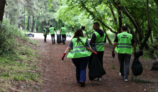 Doğa severler bir araya geldi... Manavur Deresi'ni temizlendi