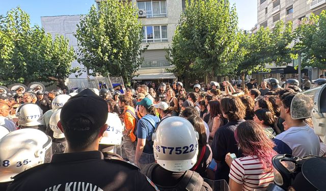 İzmir’de Onur Yürüyüşü'nde gözaltına alınanlar serbest bırakıldı