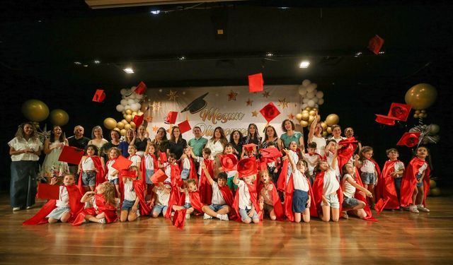 Karşıyaka'da minikler mezun oldu... İlk kep heyecanı yaşandı