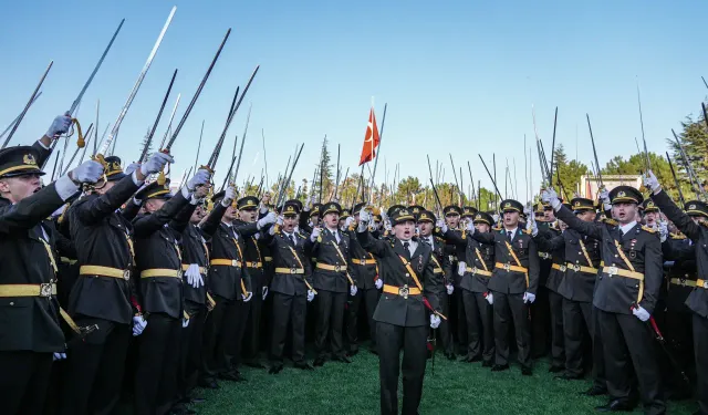 Kılıç çatma sonrasında komutanların ihracına mahkemeden ret