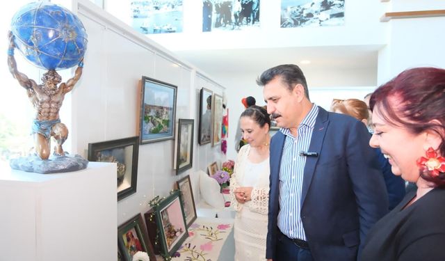 Dikili’de sanat çiçek açtı: El emeği eserler sanatseverlerle buluştu