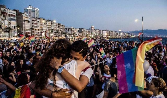 İzmir’de Onur Yürüyüşü yasaklandı