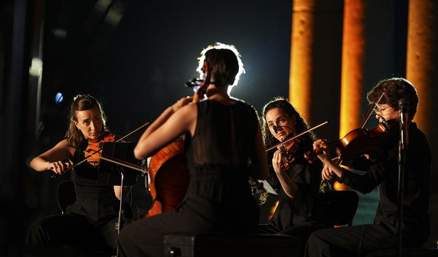 39. Uluslararası İzmir Festivali: Quatuor Magenta sahnesi izleyenleri büyüledi