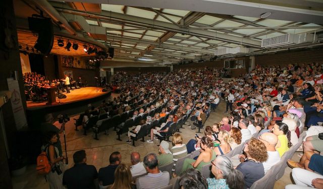Karşıyaka’da yaz konseri coşkusu: Türk sanat müziği rüzgarı