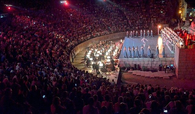Dünya yıldızları İzmir'de: 9. Uluslararası Efes Opera ve Bale Festivali 26 Haziran'da başlayacak