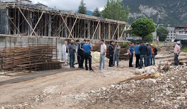 İskele çöktü... İşçiler hayatını kaybetti