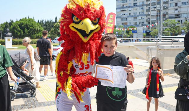 Göztepe'den çocuklara özel etkinlik: Karneni getir, hediyeni götür