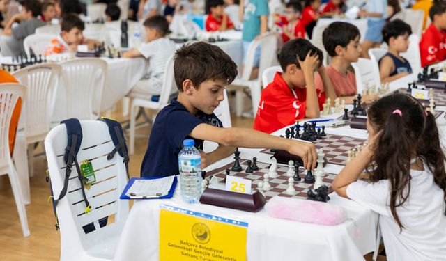Balçova’da 21 ilden 321 genç sporcu satranç turnuvasında mücadele etti