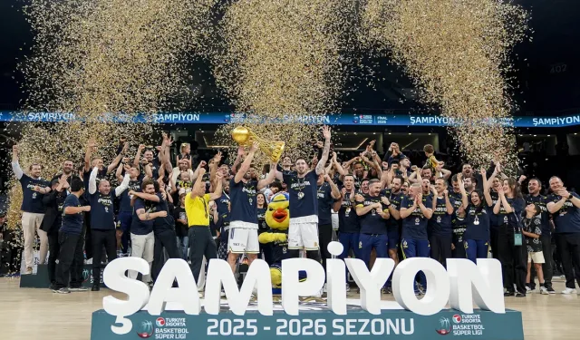 Üst üste üçüncü kupa… Basketbolda şampiyon Fenerbahçe