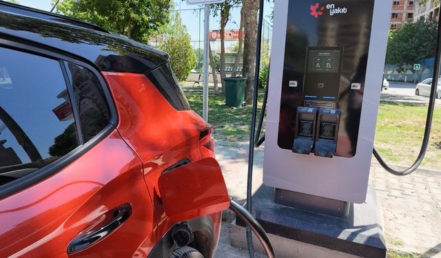 Bayraklı’da elektrikli araçlar için yeni şarj noktaları hizmete açıldı