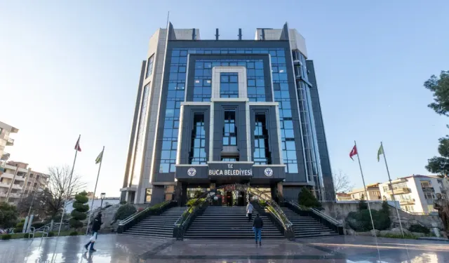 Buca Belediyesi’ne yapılan operasyonda 54 kişi gözaltında