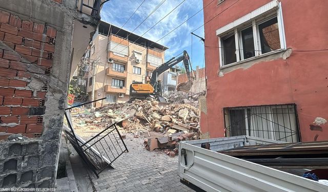 Buca Onat Tüneli projesinde riskli binalar yıkılıyor