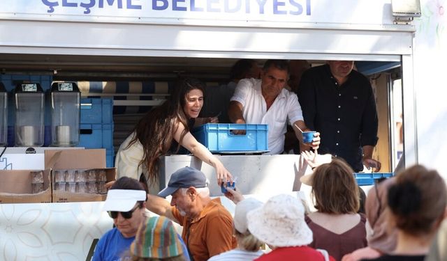Çeşme'de aşure lokması heyecanı... Birlik ve beraberliğin sembolü