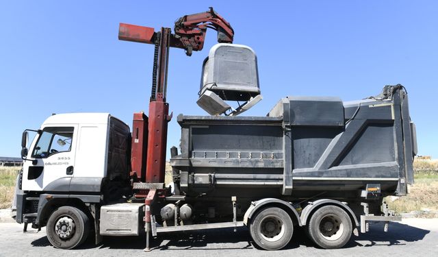 Çiğli'de çalışmalar sürüyor... 26 mahallede konteynerler değiştirildi