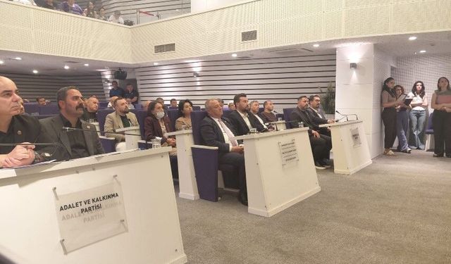 Operasyon sonrası ilk meclis: Buca'da toplantı Duman'sız yapıldı