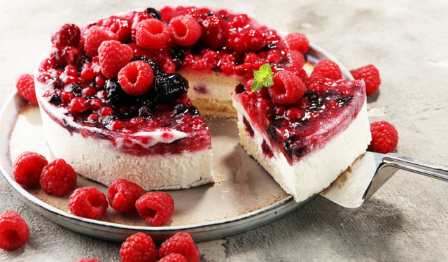 Yaz tatlılarının kraliçesi: Frambuazlı Cheesecake nasıl yapılır? Frambuazlı Cheesecake tarifi