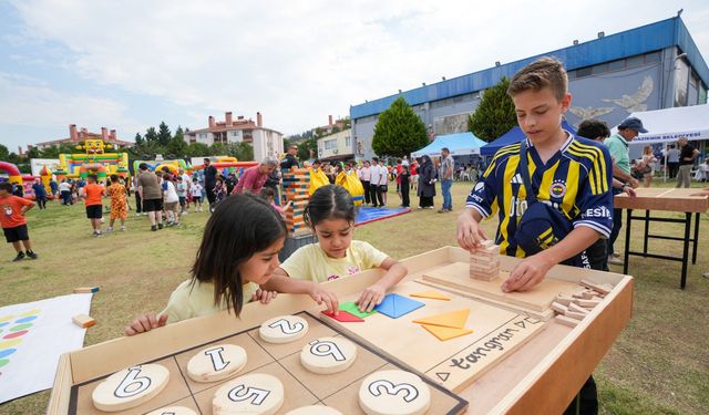 Minikler geri dönüşümle tanıştı: Gaziemir’de renkli Dünya Çevre Günü