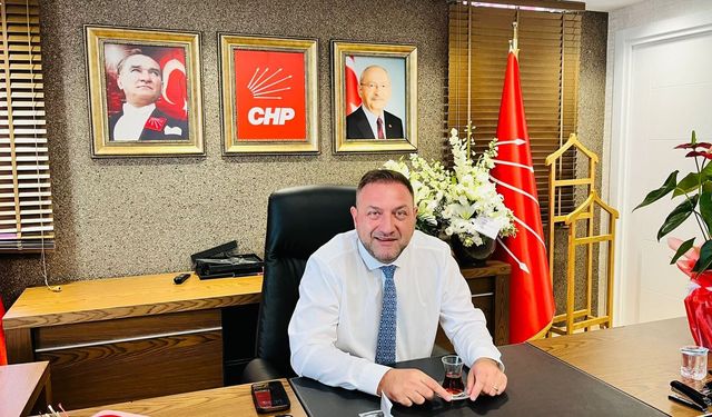 Gümrükçü‘nün ilk icraatı: Kılıçdaroğlu fotoğrafı makama asıldı