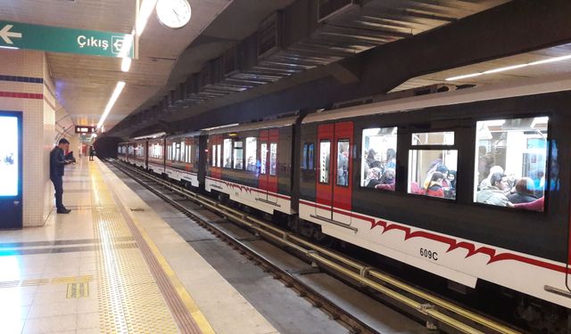 Kabloları çalındı… Metroda seferler aksadı