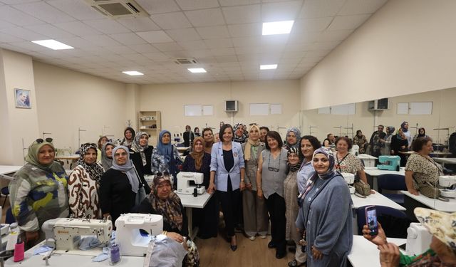 Karabağlar’da üretim canlanacak: Tekstil Akademisi açıldı