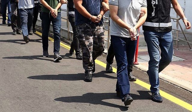 İzmir merkezli 12 ilde FETÖ operasyonu: 80 gözaltı
