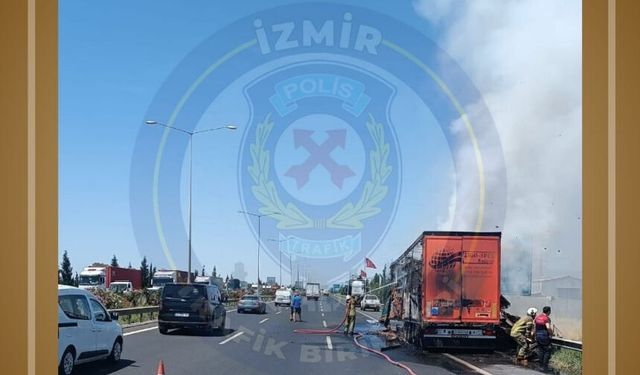 Çiğli yolunda araç yangını... İki şerit kapandı