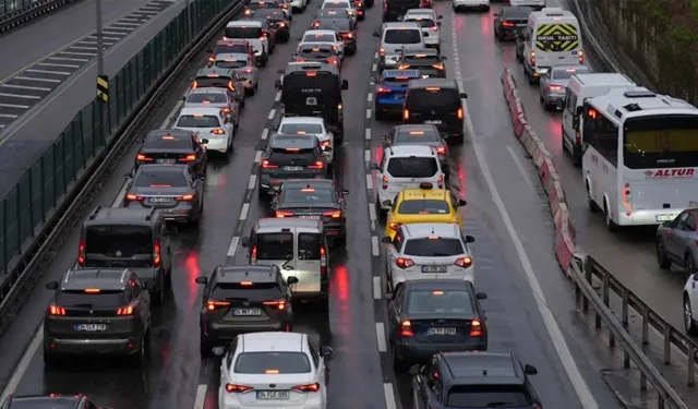 İzmir’de akşam trafiği raporu: Hangi caddeler yoğun?