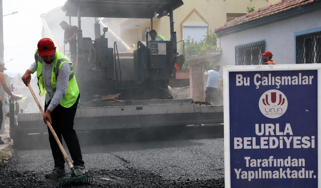Urla’da asfalt seferberliği: Yollar yenileniyor