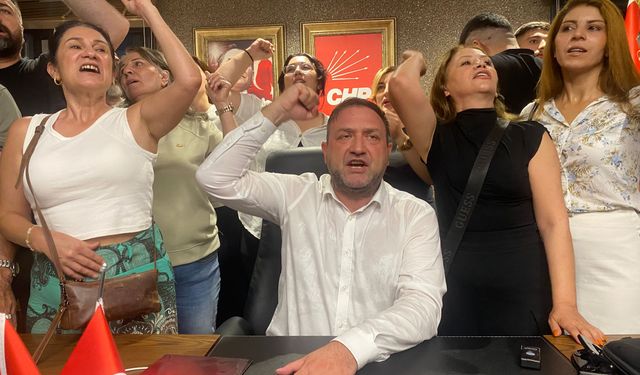 Özel’in fotoğrafı kaldırılmak istendi, Gümrükçü karşı çıktı: Özgür Özel de bizim yoldaşımız