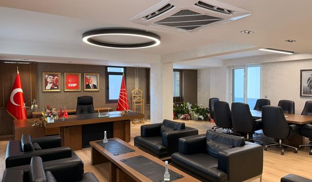 CHP İzmir'de yeni düzenleme... Gündem olan oda yıkıldı
