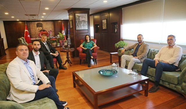 Karşıyaka’da yeni yönetimden belediyeye ziyaret: Ortak projeler masaya yatırıldı