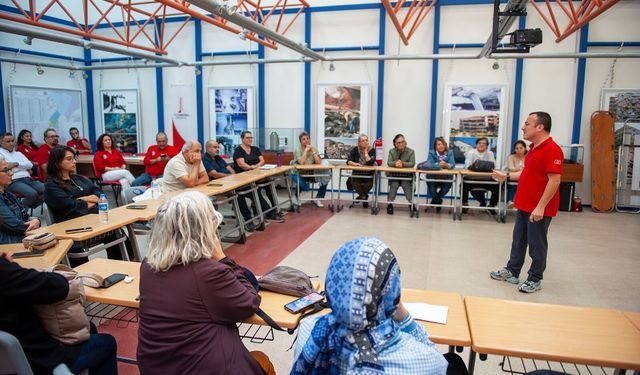 Karşıyaka’da 576 kişi afet gönüllüsü oldu: Yeni dönem başvuruları açıldı