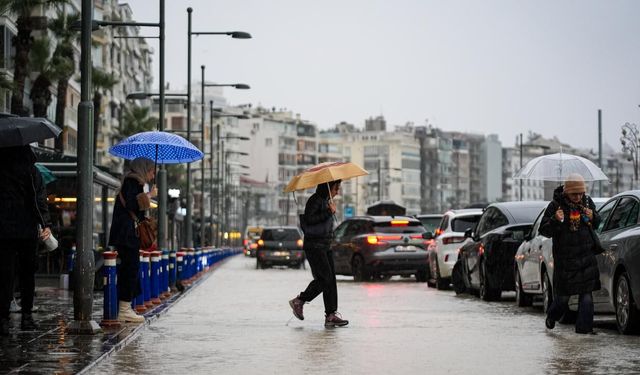 İzmir'de sıcaklıklar düşüyor: Serin hava geldi, gözler hafta sonundaki yağışta