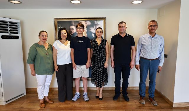 Efes Selçuk’un gururu oldu: Başkan Sengel’den Emirhan Kaptan adına Tema Vakfı bağışı