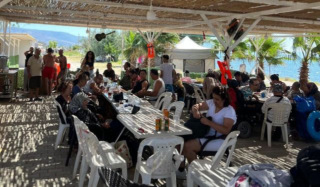 Narlıdere'de özel gereksinimli bireyler denizle buluştu