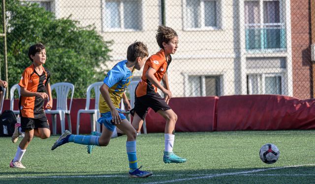 Bayraklı’da 80 takım karşı karşıya… U-12 Cup heyecanı başladı