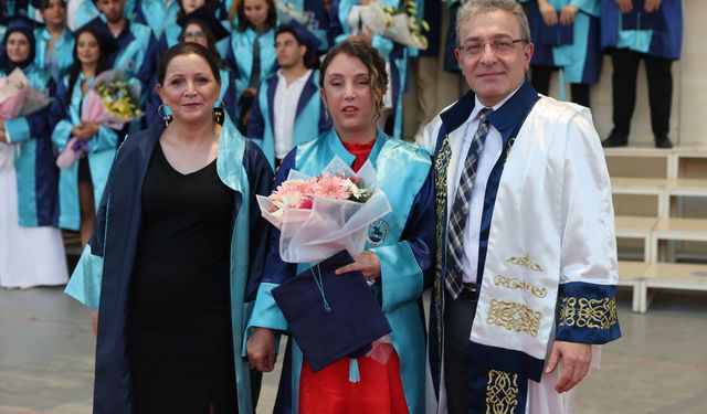 Görme engelli Kardelen'in 'annesinin gözleri' ışığı oldu