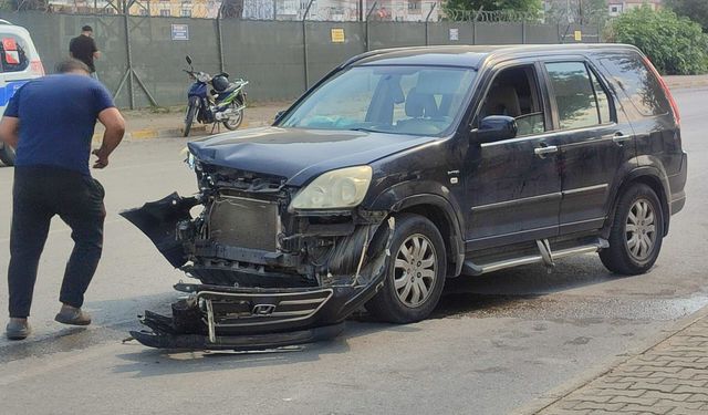 Ödemiş'te otomobil ile cip çarpıştı: 4 kişi yaralandı