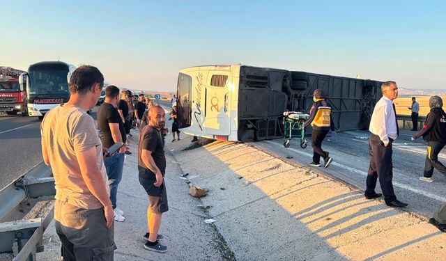 Yolcu otobüsü devrildi: 31 kişi yaralandı