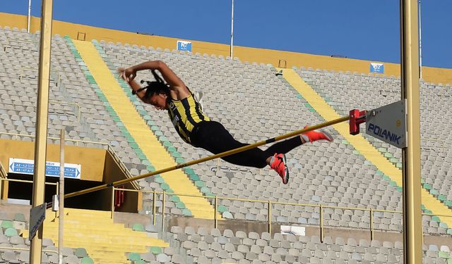 Atletizm Süper Ligi final yarışları İzmir'de başladı: 16 takım Avrupa hedefiyle ter dökecek