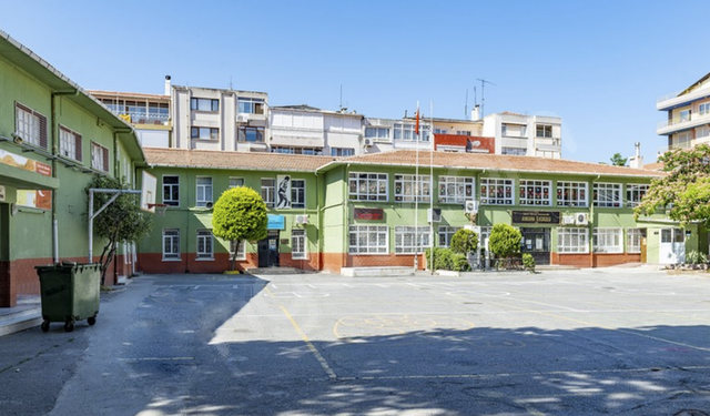Karşıyaka'da bir devir kapandı: Ankara İlkokulu yıkıldı