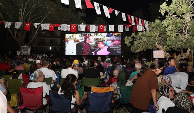 Bayraklı'da açık hava sinema günleri sona eriyor: Final ‘Buz devri’ ile yapılacak