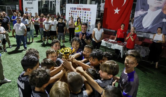 Bayraklı U-12 Cup sona erdi... Şampiyon Bornovagücü oldu