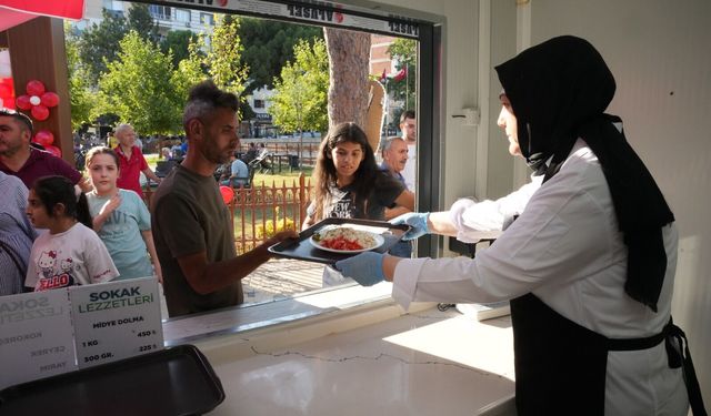 Sokak lezzetleri konsepti Torbalı’da: Başkan Demir’in projesi alkış aldı