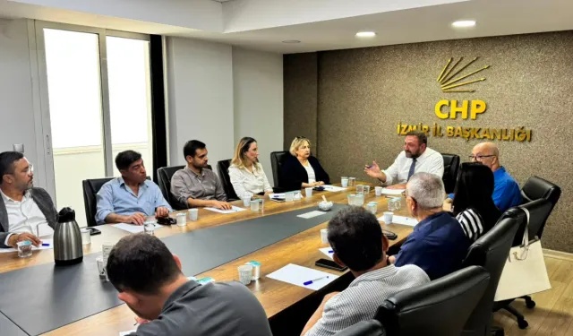 CHP İzmir'de olağanüstü toplantı: 2 görevden alma, 4 atama