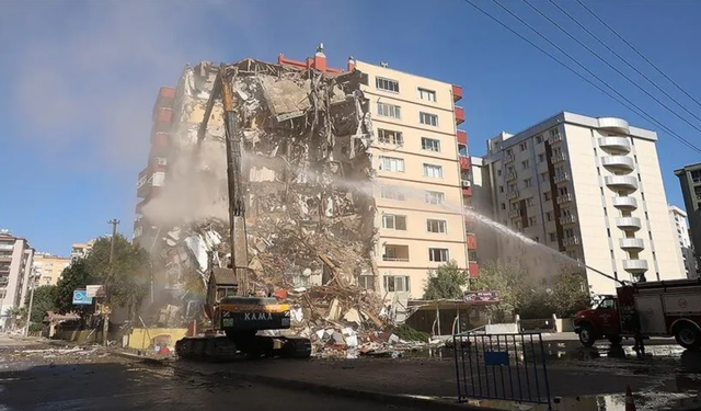 Karşıyaka Meclisi'nden kentsel dönüşüm kararı: Süre 5 yıldan 10 yıla çıkarıldı