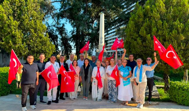 İYİ Parti’den İstiklal Şehitliği’ne ziyaret: Unutan varsa buraya gelsin!