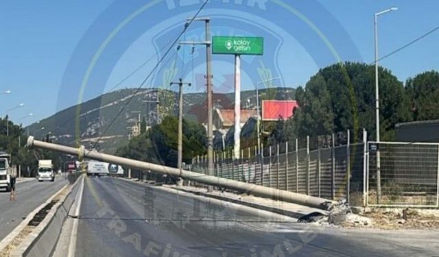 Beton direk devrildi: O yol kapatıldı